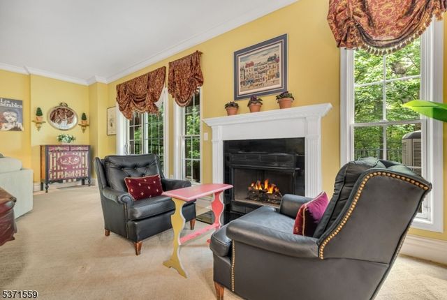 4 Alpine Dr, North Haledon Boro, NJ 07508