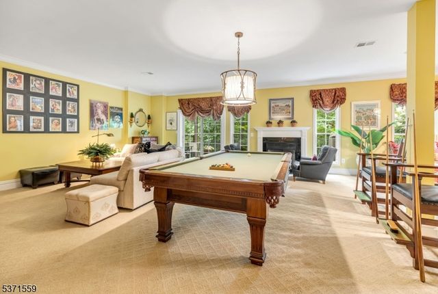 4 Alpine Dr, North Haledon Boro, NJ 07508