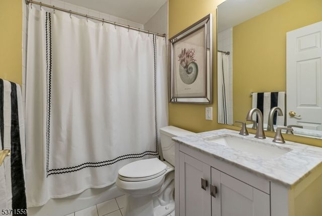4 Alpine Dr, North Haledon Boro, NJ 07508