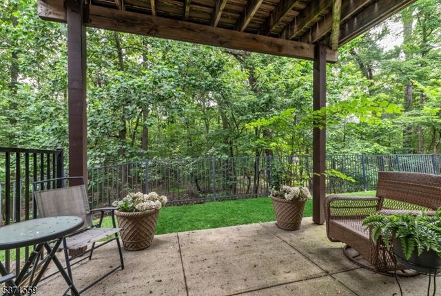 4 Alpine Dr, North Haledon Boro, NJ 07508
