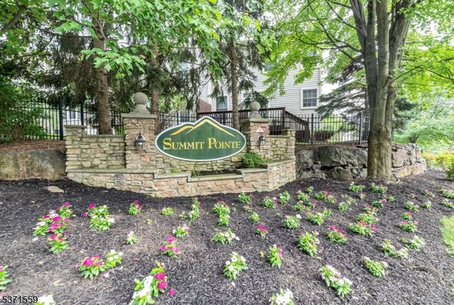 4 Alpine Dr, North Haledon Boro, NJ 07508