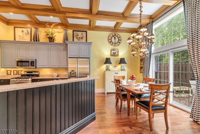 4 Alpine Dr, North Haledon Boro, NJ 07508