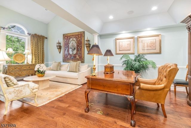 4 Alpine Dr, North Haledon Boro, NJ 07508