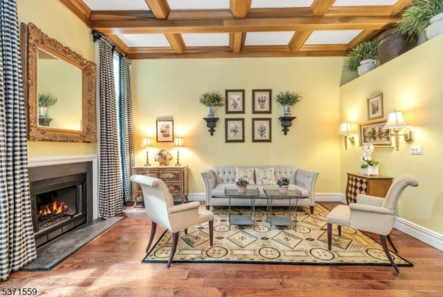 4 Alpine Dr, North Haledon Boro, NJ 07508