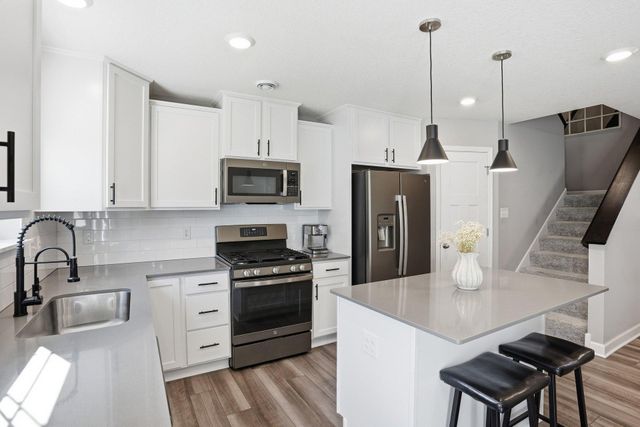 9492 Bridle Way, Victoria, MN 55386