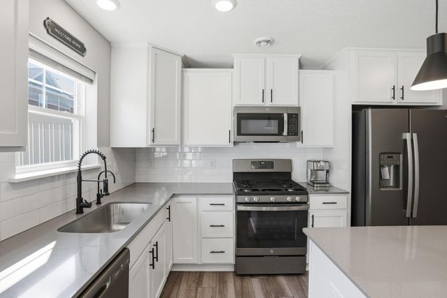 9492 Bridle Way, Victoria, MN 55386
