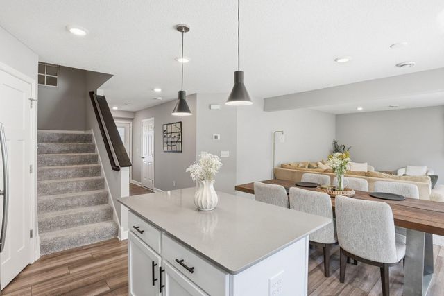 9492 Bridle Way, Victoria, MN 55386