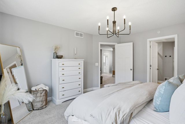 9492 Bridle Way, Victoria, MN 55386