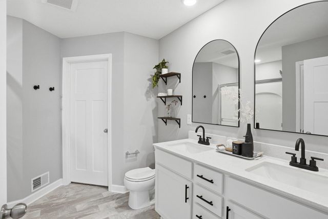 9492 Bridle Way, Victoria, MN 55386