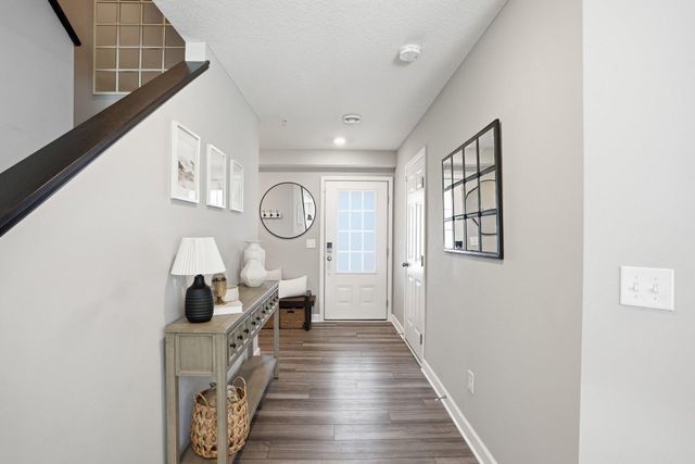 9492 Bridle Way, Victoria, MN 55386