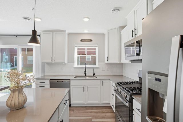 9492 Bridle Way, Victoria, MN 55386