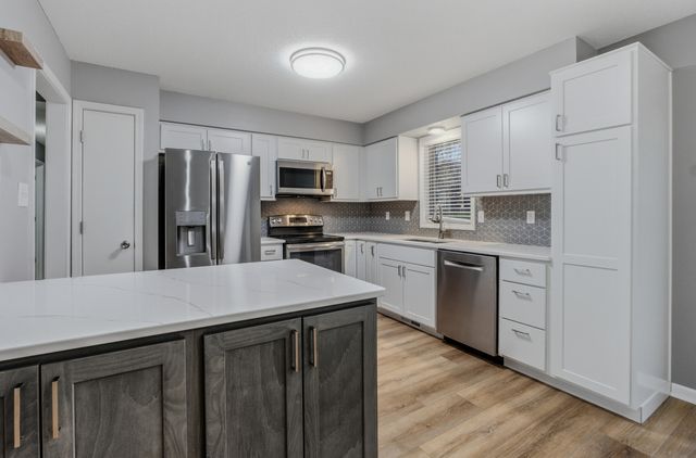 2205 BRIDGEWATER DR, Columbia, MO 65202