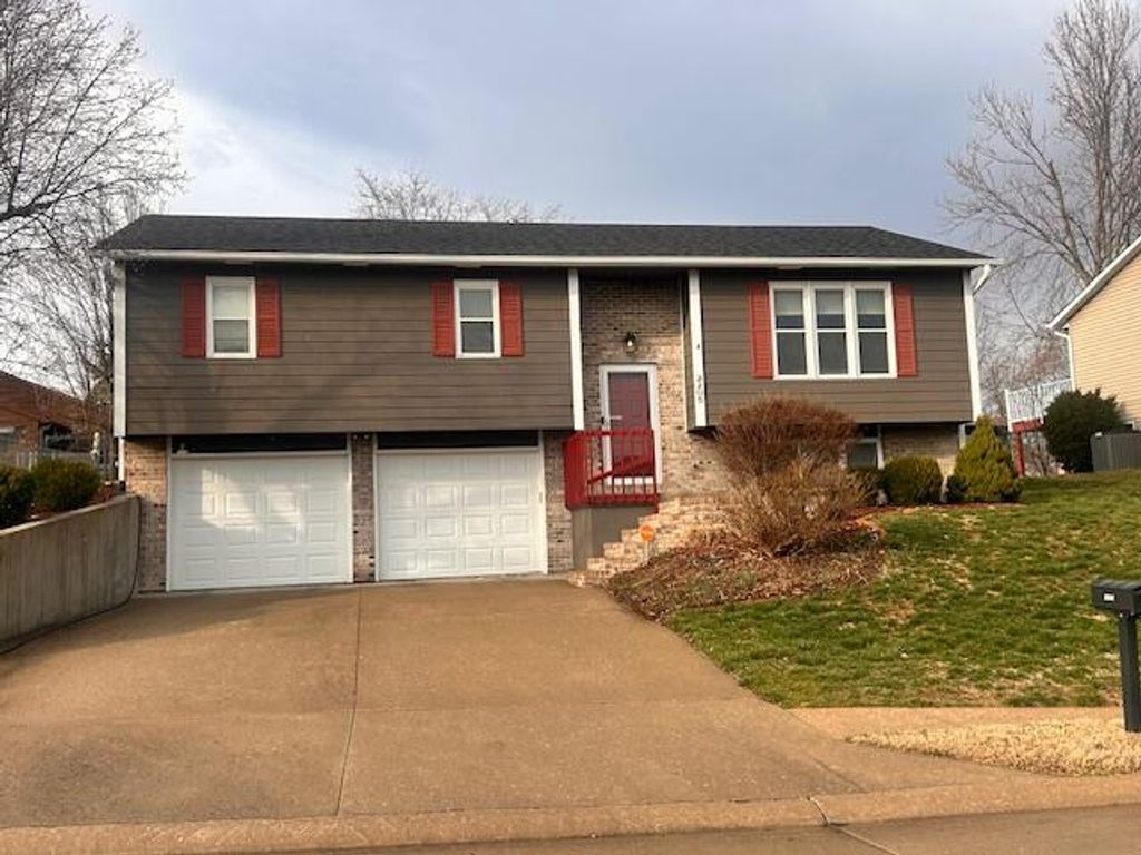 2205 BRIDGEWATER DR, Columbia, MO 65202