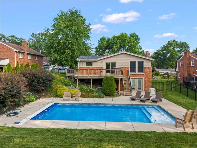 636 Aljo Drive, Upper St Clair, PA 15241