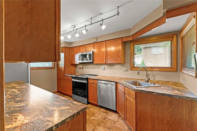 636 Aljo Drive, Upper St Clair, PA 15241
