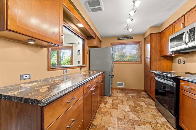636 Aljo Drive, Upper St Clair, PA 15241