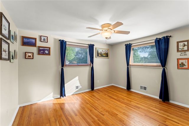 636 Aljo Drive, Upper St Clair, PA 15241
