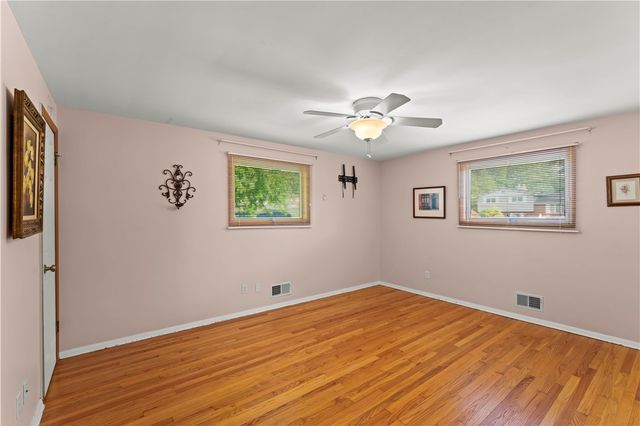 636 Aljo Drive, Upper St Clair, PA 15241