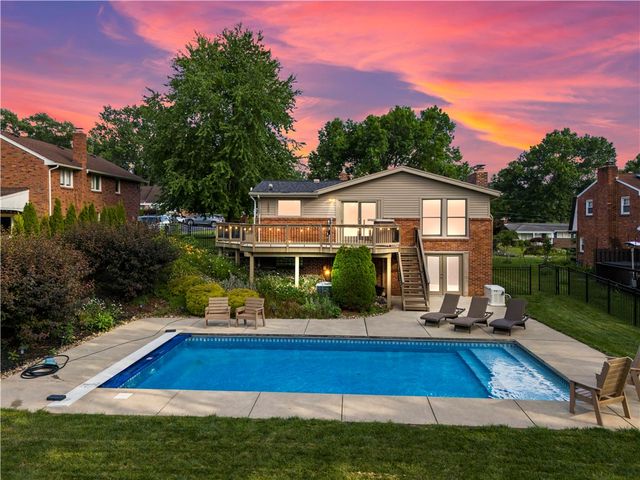 636 Aljo Drive, Upper St Clair, PA 15241