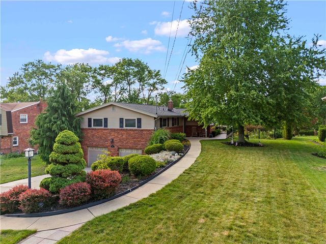 636 Aljo Drive, Upper St Clair, PA 15241