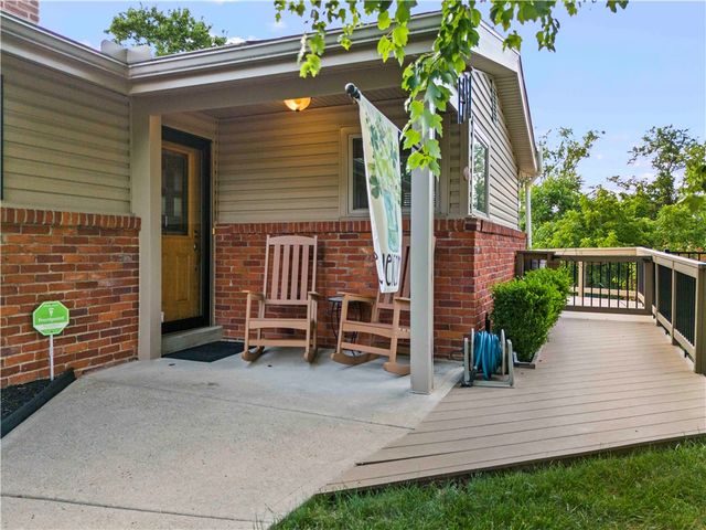 636 Aljo Drive, Upper St Clair, PA 15241