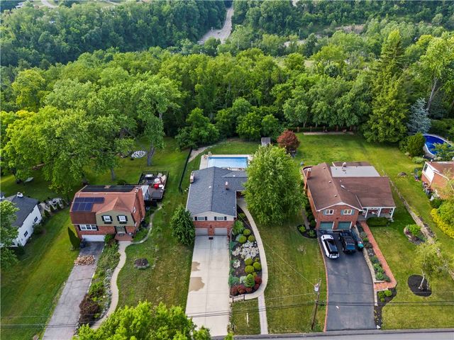 636 Aljo Drive, Upper St Clair, PA 15241