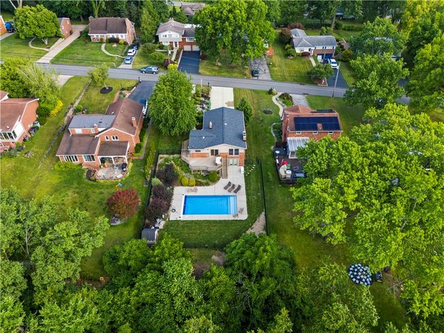 636 Aljo Drive, Upper St Clair, PA 15241