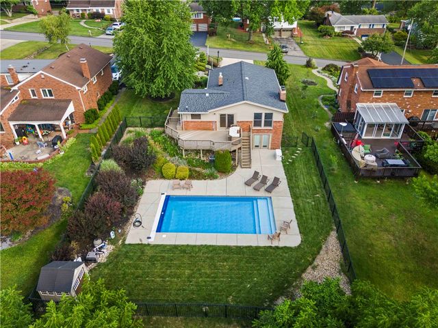 636 Aljo Drive, Upper St Clair, PA 15241