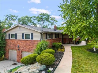 636 Aljo Drive, Upper St Clair, PA 15241