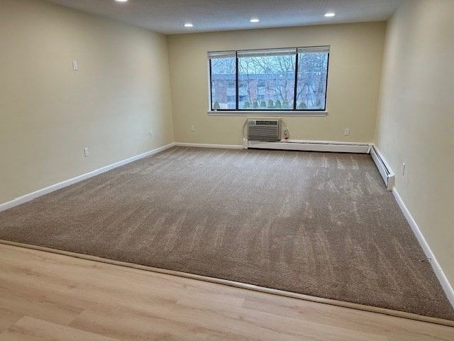 12 Hallmark Gdns 7, Burlington, MA 01803