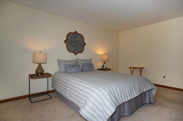 12 Hallmark Gdns 7, Burlington, MA 01803