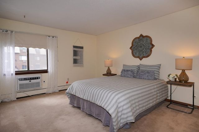 12 Hallmark Gdns 7, Burlington, MA 01803