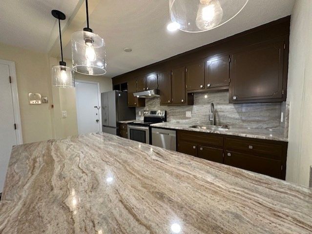 12 Hallmark Gdns 7, Burlington, MA 01803