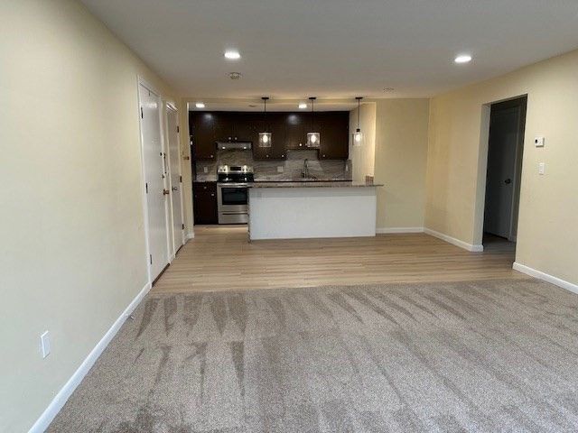 12 Hallmark Gdns 7, Burlington, MA 01803