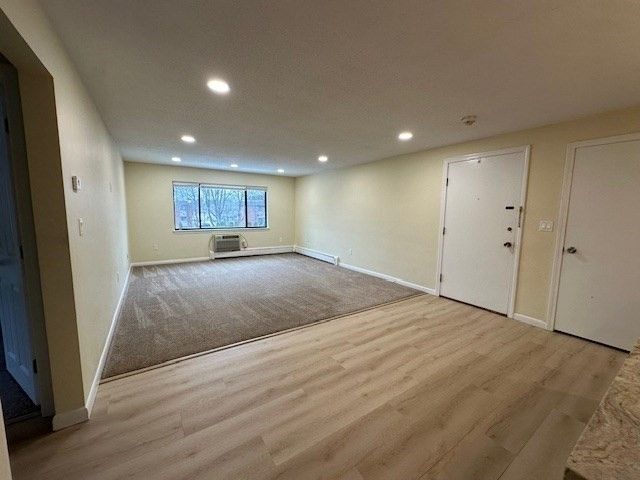 12 Hallmark Gdns 7, Burlington, MA 01803