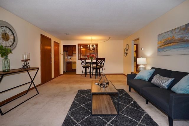 12 Hallmark Gdns 7, Burlington, MA 01803