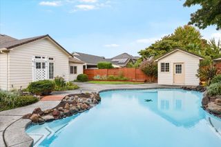 802 Ridgeway Avenue, Central Point, OR 97502