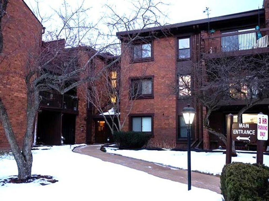 2929 Sunnyside Drive B326, Rockford, IL 61114