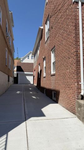 4077 Seton Avenue, Bronx, NY 10466