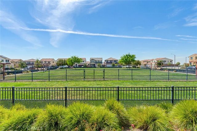 17024 Red Tail Lane, Fontana, CA 92336