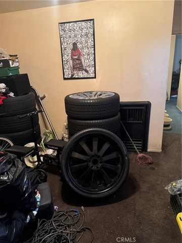 2100 N Wilmington, Compton, CA 90222