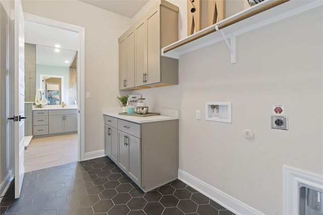 1300 Shelby LN, Georgetown, TX 78628