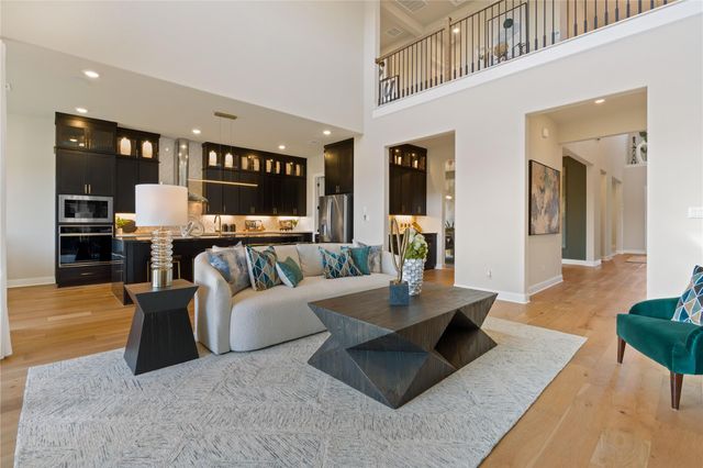 1300 Shelby LN, Georgetown, TX 78628