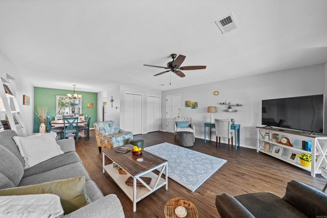 1135 Twin Points Road, Hot Springs, AR 71913