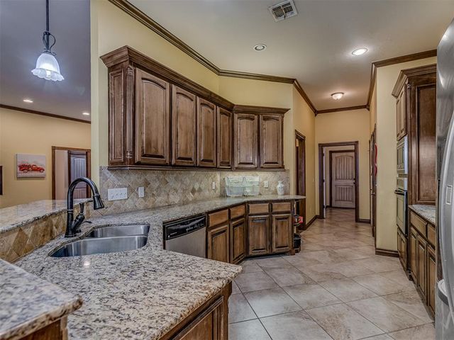 935 Silver Chase Drive, Choctaw, OK 73020