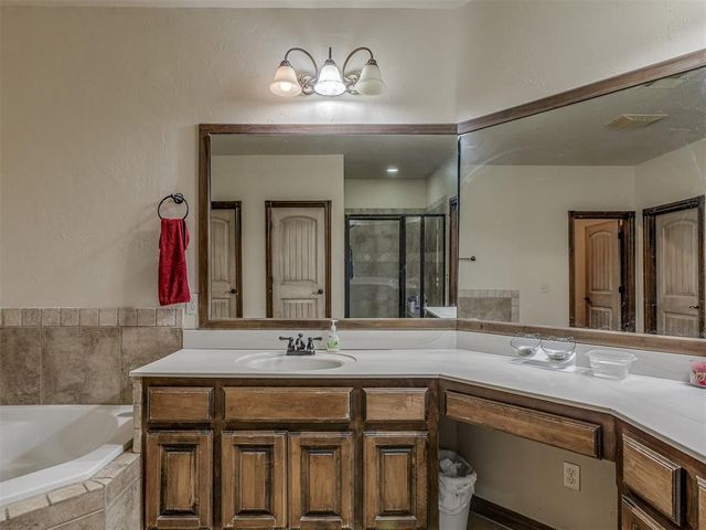 935 Silver Chase Drive, Choctaw, OK 73020