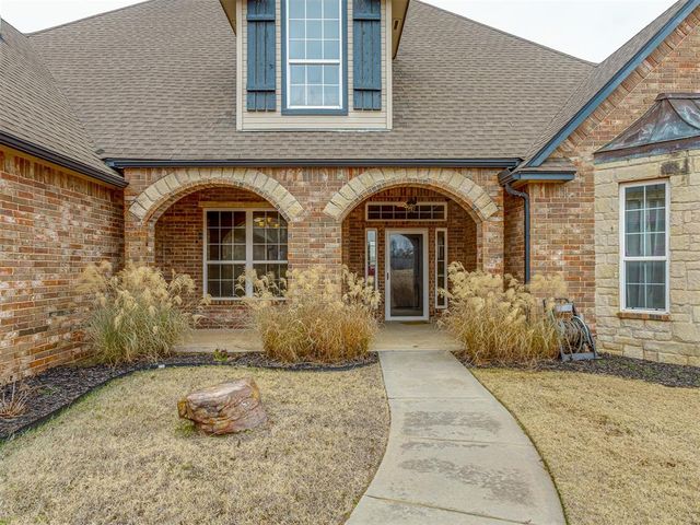 935 Silver Chase Drive, Choctaw, OK 73020