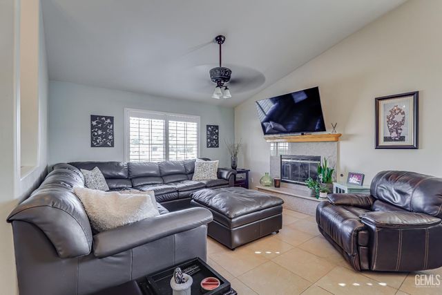 401 Corte Mismo, Bakersfield, CA 93314