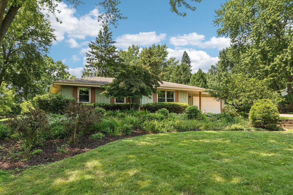 W307N6939 Bette Ann DRIVE, Hartland, WI 53029