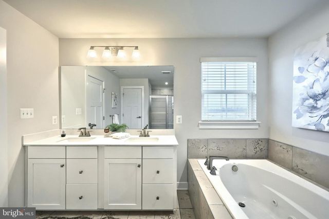 12 ERVIN DR, Shrewsbury, PA 17361